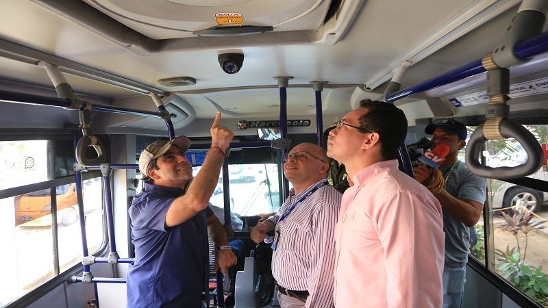 Instalan cámaras de video-vigilancia en 200 buses para contrarrestar la delincuencia - Primero Noticias