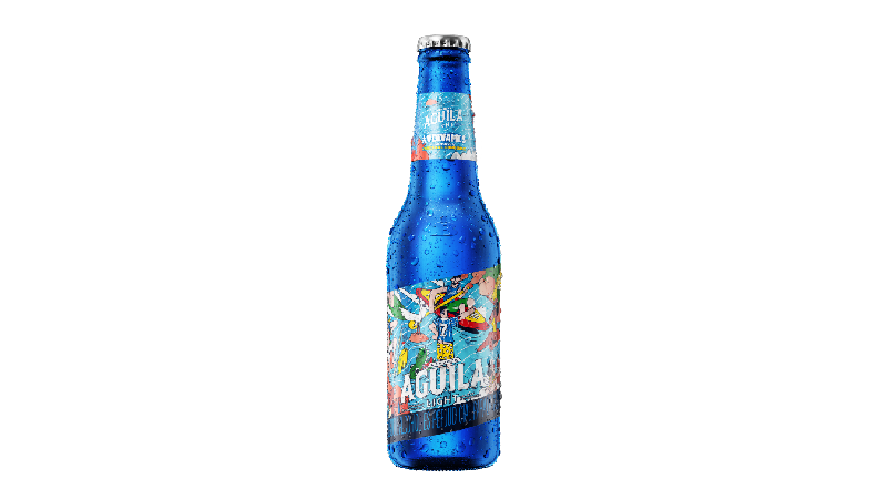 Cerveza Aguila cambia su botella a una edición limitada de color azul -  Primero Noticias