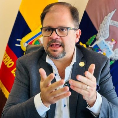 Ministro de Ecuador insiste en que Colombia “no está haciendo nada” contra el narcotráfico