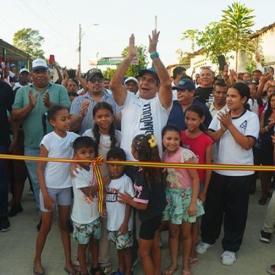 Residentes del barrio Siete de Abril estrenan vías pavimentadas