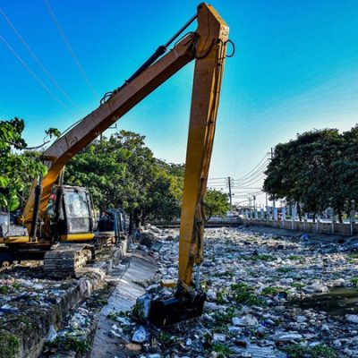 Distrito realiza labores de limpieza en los caños Mercado, Compañía y Los Tramposos