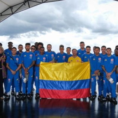 FCF rechaza agresiones contra jugadores de Selección Colombia tras recibir pabellón nacional