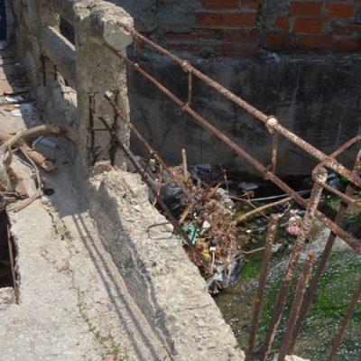 Puente vehicular en La Esmeralda se cae a pedazos y comunidad pide intervención urgente