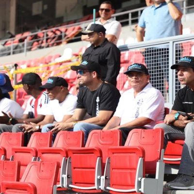 Alcalde Char le presentó al Junior la nueva cancha del Supermetro