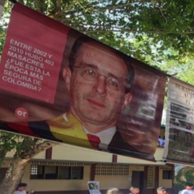 Pancartas contra expresidente Álvaro Uribe en colegio de Sincelejo despiertan controversia